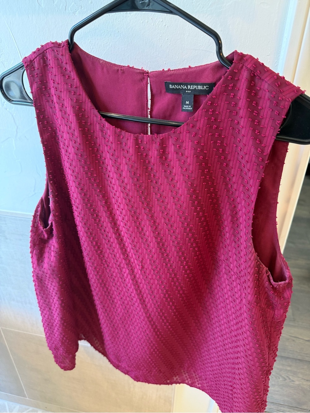 Wispy Banana Republic Women's Magenta Textured Sleeveless Top